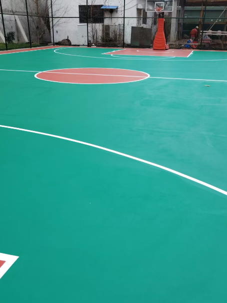 岳池 球场长期使用易出现地面开裂